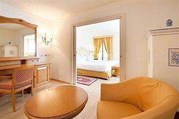 Alpen Suite Hotel Pinzolo Viale Dolomiti di Brenta 84