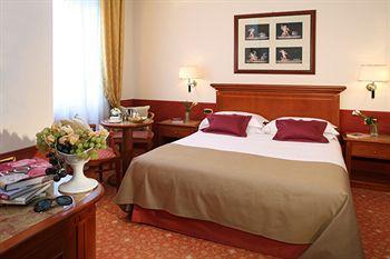 Starhotels Rosa Grand Milan Piazza Fontana 3