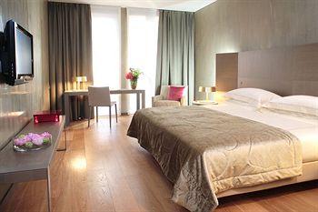 Starhotels Rosa Grand Milan Piazza Fontana 3