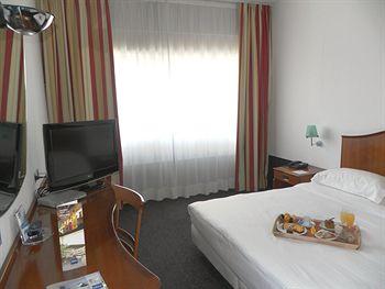 Holiday Inn Modena Via Tre Olmi 19