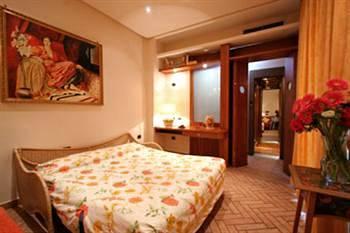 Boutique Hotel Suite Esedra Naples Via Cantani 12