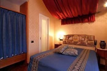 Boutique Hotel Suite Esedra Naples Via Cantani 12