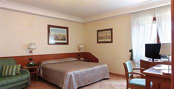 Montespina Park Hotel Naples Via San Gennaro 2