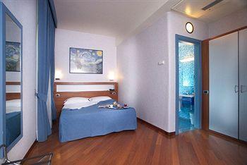 Best Western Hotel Plaza Naples Piazza Principe Umberto I, 23