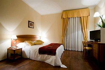 Cavaliere Hotel Noci Via T. Siciliani 47