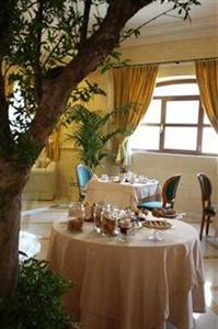 Cavaliere Hotel Noci Via T. Siciliani 47