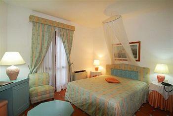 Stefania Hotel Olbia Via Bora, 8 - Localita Pittulongu