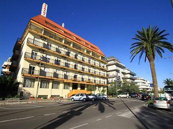 Regent Hotel Pescara Lungomare C. Colombo, 64-66