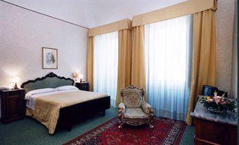 Villa Kinzica Hotel Pisa Piazza Arcivescovado 2