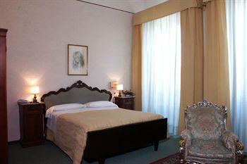 Villa Kinzica Hotel Pisa Piazza Arcivescovado 2