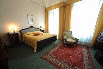 Villa Kinzica Hotel Pisa Piazza Arcivescovado 2