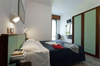 Hotel Fabrizio Rimini Via Tozzi, 5