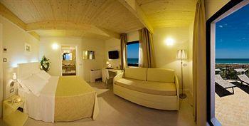 Ferretti Beach Hotel Rimini Viale Regina Elena 32