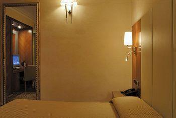 Hotel Opera Roma Via Firenze 11