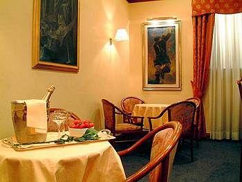 White Hotel Rome Via in Arcione 77