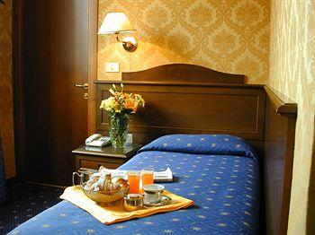 Montecarlo Hotel Rome Via Palestro 17A