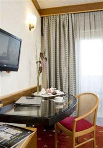 Petra Hotel & Residence Rome Via Sante Vandi 124