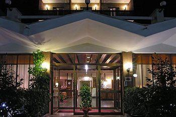 Pinewood Hotel Rome Via della Pineta Sacchetti 43