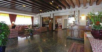 Pinewood Hotel Rome Via della Pineta Sacchetti 43