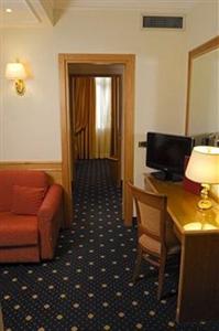 Pinewood Hotel Rome Via della Pineta Sacchetti 43