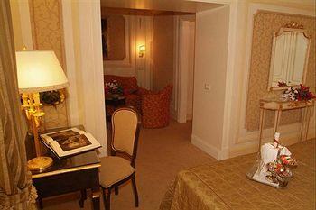 Hotel Champagne Palace Rome Via Principe Amedeo 82