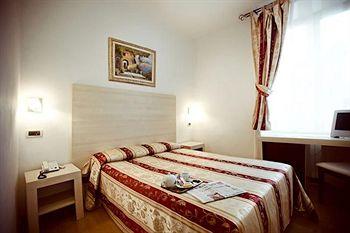 Hotel Saturnia Rome Via Ruinaglia 5