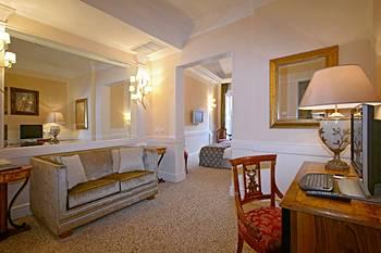 Boutique Hotel Trevi Rome Via delle Muratte 90/92