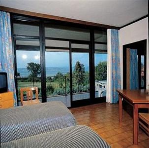 Hotel Residence Holiday Sirmione Via Achille Grandi 5  