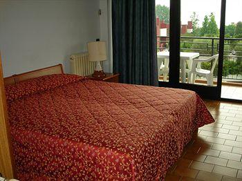 Hotel Residence Holiday Sirmione Via Achille Grandi 5  