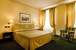 Hotel Sirmione Piazza Castello 19