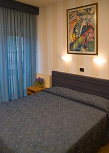 Hotel Clarici Spoleto Piazza della Vittoria 32