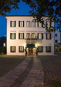 Scala Hotel Treviso Via Cal di Breda 1, (ang. Viale Felissent)