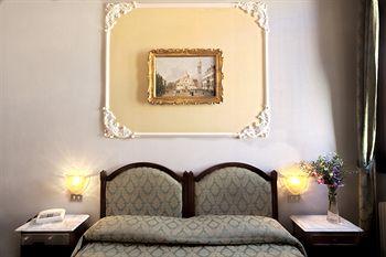 Hotel Pausania Venice Dorsoduro 2824