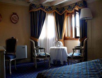 Antiche Figure Hotel Venice Santa Croce 687