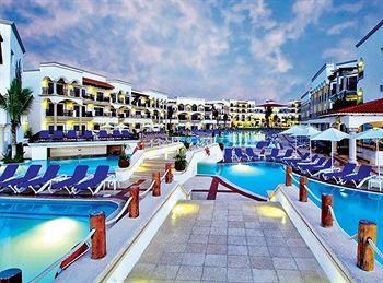 The Royal Resort Playa del Carmen Av. Constituyentes No. 2