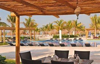 BlueBay Grand Esmeralda Hotel Playa del Carmen km 300 carretera Chetumal