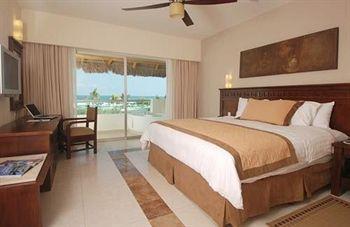 BlueBay Grand Esmeralda Hotel Playa del Carmen km 300 carretera Chetumal