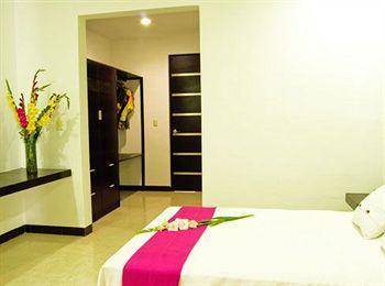 Hotel Plaza Playa del Carmen Calle 20 entre 25 y 30 No. Ext. 83 No. Int. 2. 