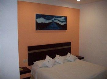 Hotel Plaza Playa del Carmen Calle 20 entre 25 y 30 No. Ext. 83 No. Int. 2. 