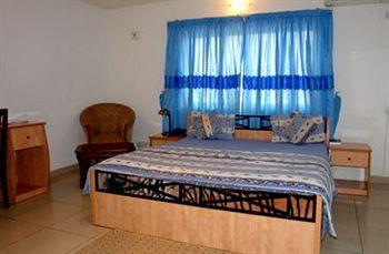 La Playa Suites Lagos (Nigeria) Plot 10, Block 22, Jakande Close, 
Landbridge Avenue, Oniru Estate,VI Extension