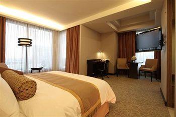 The Bellevue Hotel Muntinlupa North Bridgeway, Filinvest Corporate City, Alabang