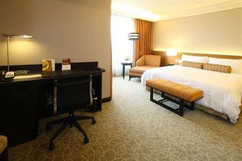 The Bellevue Hotel Muntinlupa North Bridgeway, Filinvest Corporate City, Alabang