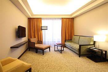 The Bellevue Hotel Muntinlupa North Bridgeway, Filinvest Corporate City, Alabang