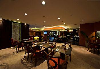 Traders Hotel Pasay City 3001 Roxas Boulevard