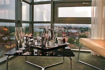 Golden Tulip Ana Tower Hotel Sibiu Str. Scoala De Inot 2