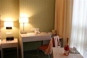 Golden Tulip Ana Tower Hotel Sibiu Str. Scoala De Inot 2