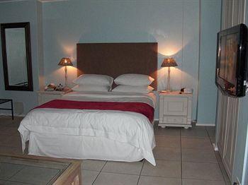 Place On The Bay Hotel Cape Town Corner of Van Kamp and Victoria Road Camps Bay