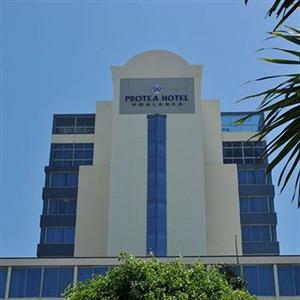 Protea Hotel Umhlanga Protea Mall Corner Lighthouse Road and Chartwell Drive Umhlanga Rocks