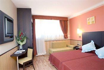 Hotel Ronda Lesseps Barcelona C/ Ballester 77 - 81