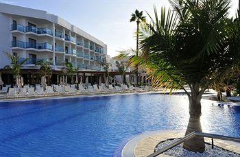 Hipotels Cala Millor Park Aparthotel Sant Llorenc Des Cardassar Calle S'estanyol 1, Cala Millor